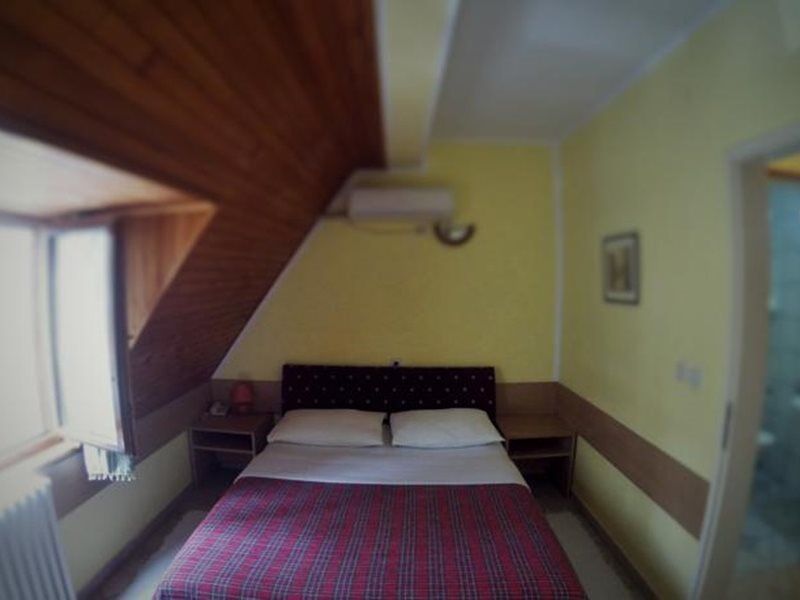 B&B Villa Evandjelina Sremska Kamenica Екстериор снимка