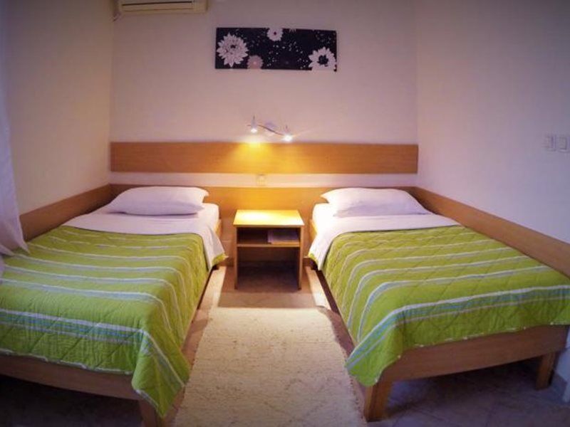 B&B Villa Evandjelina Sremska Kamenica Екстериор снимка